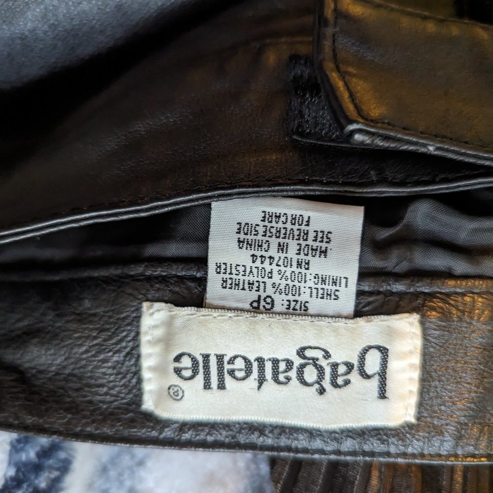 Bagatelle Vintage Black Leather Pants Relaxed Fit, High Waist | 6P - Picture 6 of 7